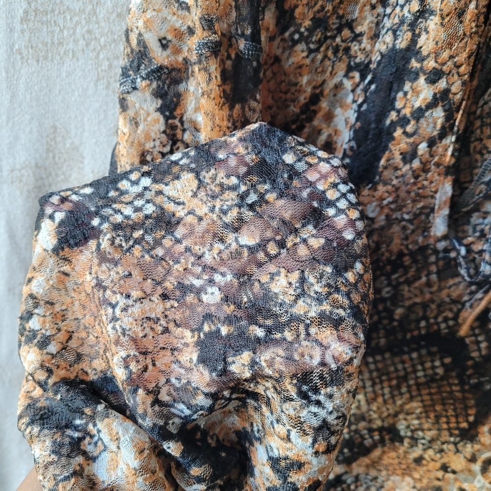 Free People Womens M Sheer Top Blouse Snake Animal Print Lace Boho Retail $98 - Picture 6 of 13